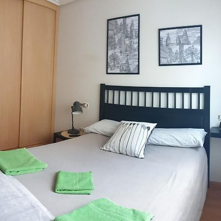 Apartamento "Los Prados" Wifi Y Parking Oviedo Esterno foto