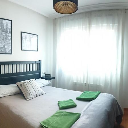 Apartamento "Los Prados" Wifi Y Parking Oviedo Esterno foto