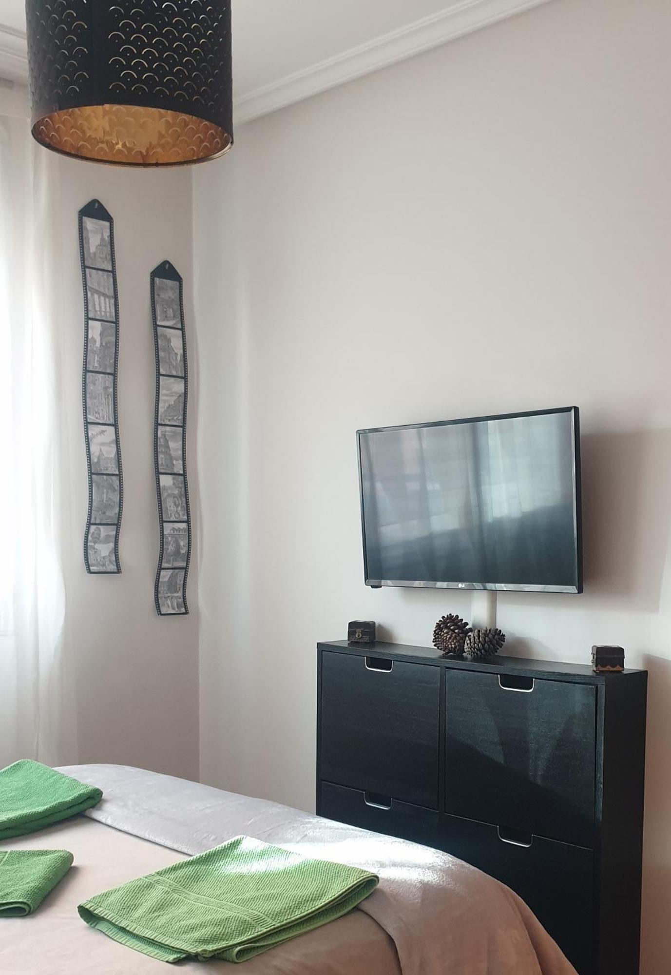 Apartamento "Los Prados" Wifi Y Parking Oviedo Esterno foto
