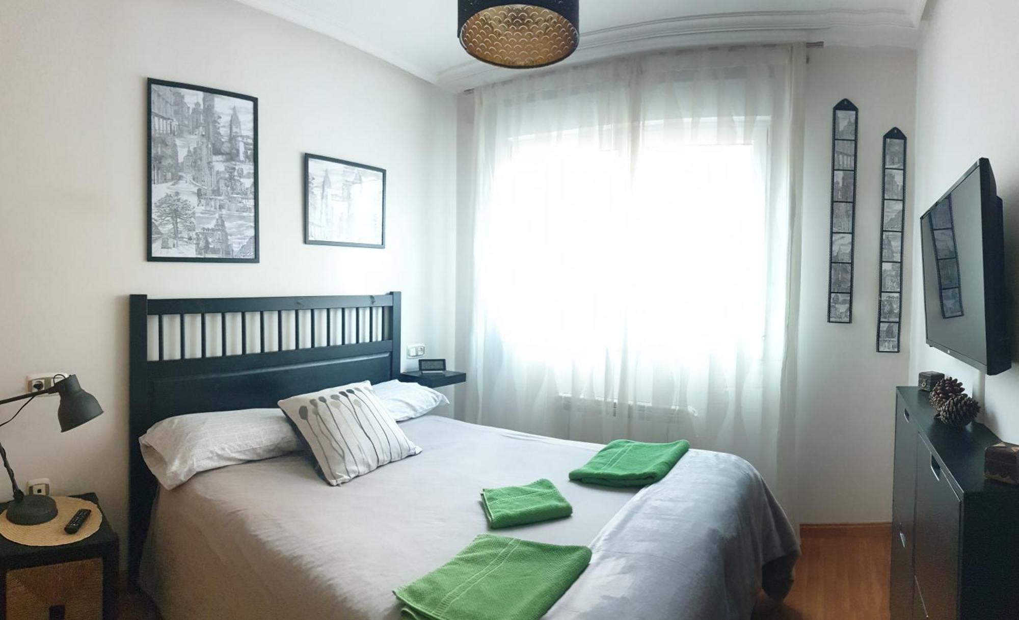 Apartamento "Los Prados" Wifi Y Parking Oviedo Esterno foto